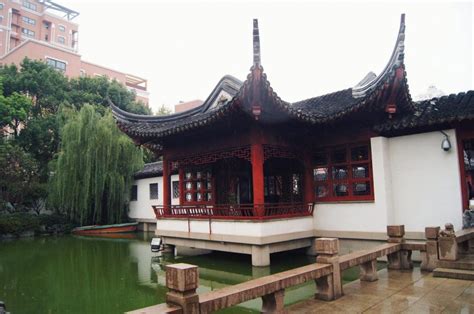 De Confucianische Tempel van Bengbu: Een Oasis van Vrede en Oude Wijsheid!