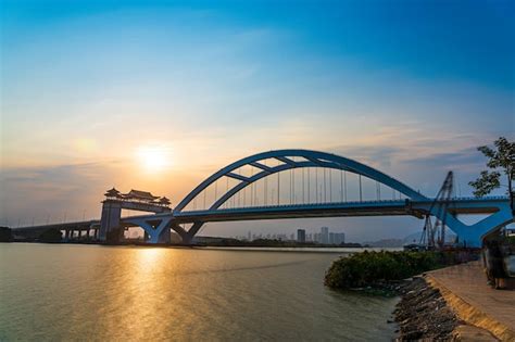  De Jieyang Bridge: Een Monumentale Overbrugging van Geschiedenis en Architectuur!