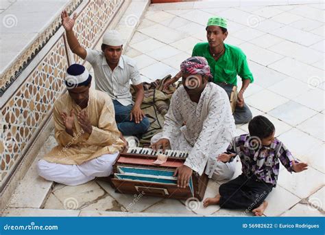  De Qawwali Tempel: Een muzikale oase vol mystiek en traditie!