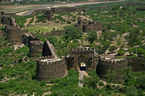  De Rohtas Fort: Een Monumentale Burcht Met een Verleden Vol Mysterie!