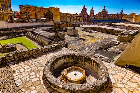 De Templo Mayor: Een Reis Doorheen de Tijd en een Fenomenale Archeologische Site!