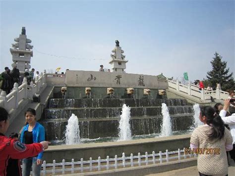  Het Fuchen Temple: Een oase van rust en historische schoonheid in Huludao