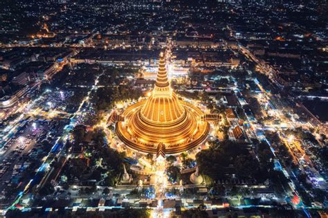 Het Glowing Pagoda: Een baken van licht en geschiedenis in Ulanqab!