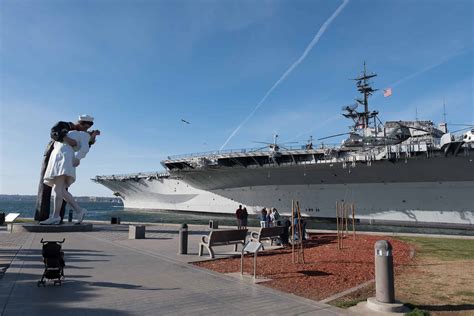  De USS Midway: Een Vliegende Gigant en Museum van Amerikaanse Geschiedenis!